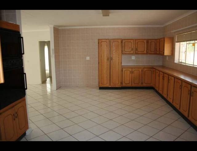3 BEDROOM HOUSE FOR SALE IN PROTEA PARK